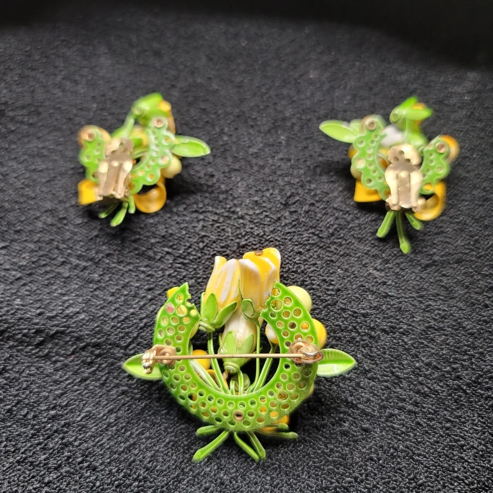 Charming Vintage Enamel Flower Bouquet Brooch and Earring Set - Picture 5 of 5
